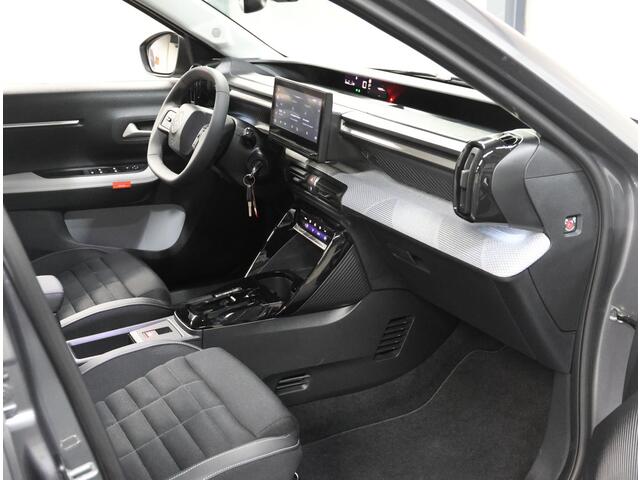 Citroen C3 Aircross 1.2 Hybrid 136PK Max | 1ste eigenaar | AppleCarPlay/AndroidAuto | ClimateControl | Camera | CruiseControl | LED Verlichting | Regensensor | Two-tone | Isofix | Privacy Glass | Parkeersenoren |