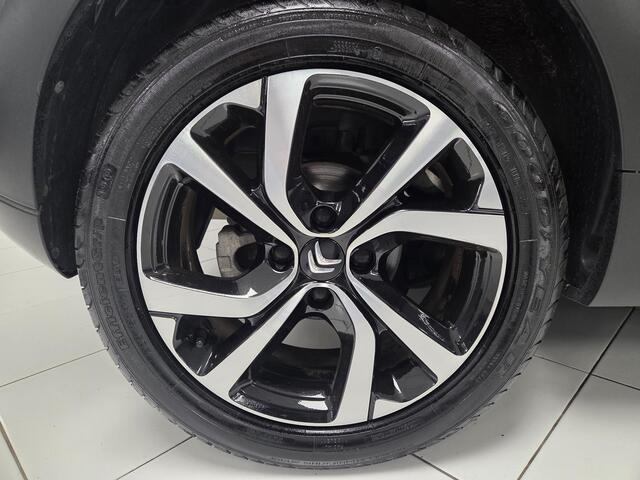 Citroen C3 1.2 PureTech ELLE | ALL-IN RIJKLAAR | Luxe uitvoering | Automaat | Origin. leerpakket | Navi | Camera | Duo-Tone | 17"Velgen