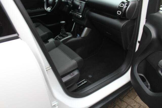 Citroen C3 Aircross 1.2 PureTech Shine Clima-Cruise-Schuifdak-Navi-Keyless-Trekhaak