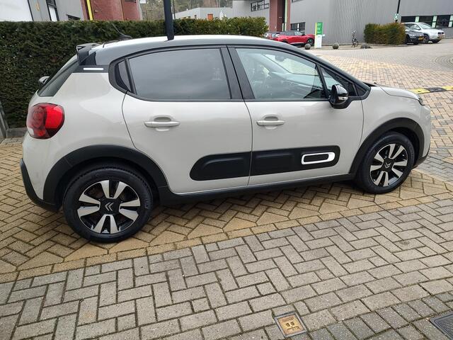 Citroen C3 1.2 PureTech Shine Navi-Carplay Stoelverwarming Led Bi-Tone Nieuwe Distributieriem