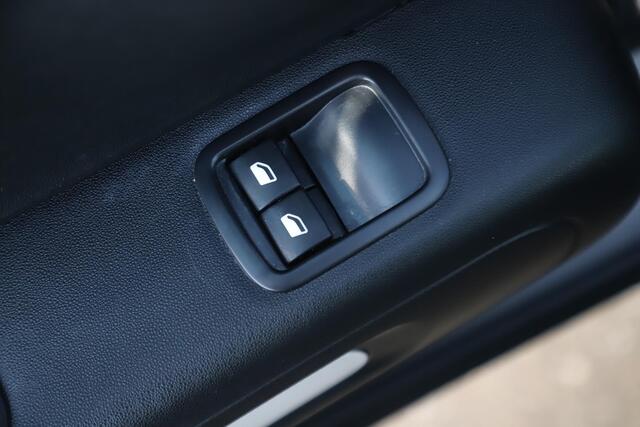 Citroen C3 1.2 PureTech Feel Navigatie Carplay Android Climate Cruise Control Rijstrooksensor Parkeersensor All-season banden!