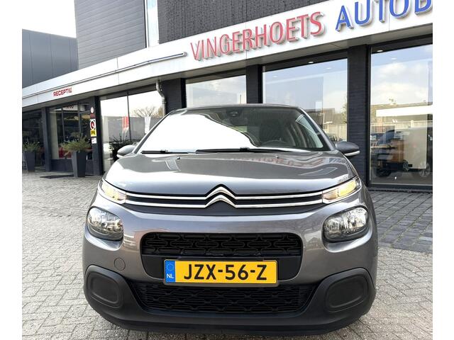 Citroen C3 Benzine 5-Deurs * Hele Mooie * * Climate & Cruise Control * Navigatie & Spotify via Apple Carplay / Android Auto * Vingerhoets; Vierde Generatie Eersteklas Service. Al meer dan 100 jaar een begrip in de Brabantse Kempen.