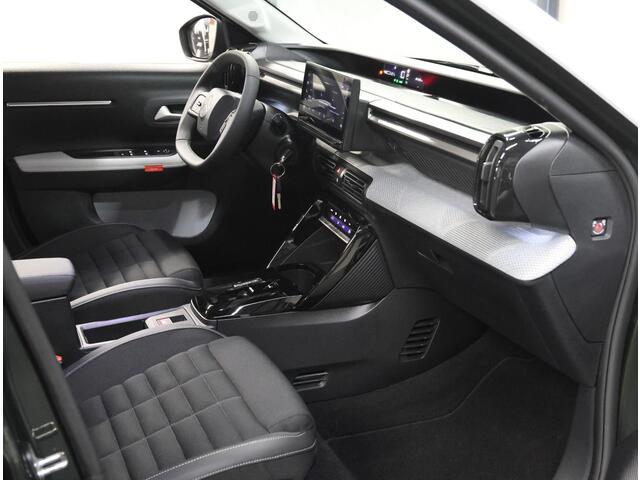 Citroen C3 Ë-C3 Aircross Max 44 kWh 113PK | 1ste eigenaar | AppleCarPlay/AndroidAuto | Navigatie | Cruise Control | Climate Control | Armsteun | Parkeersensoren | DAB Radio | LED | Two-tone | Isofix | Privacy Glass | Parkeersenoren |