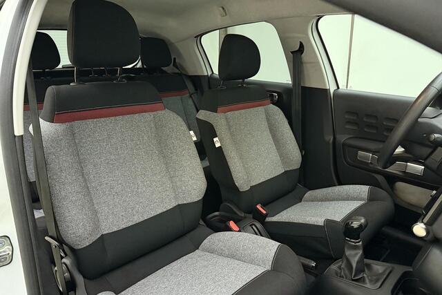 Citroen C3 1.2 PureTech C-Series Uitstekende Staat/ Weinig Kilometers! l DAB l Airco l Cruise Control l Navigatie l Bluetooth l Apple Carplay & Android Auto l Parkeersensor Achter l Lichtmetalen Velgen l Two-Tone