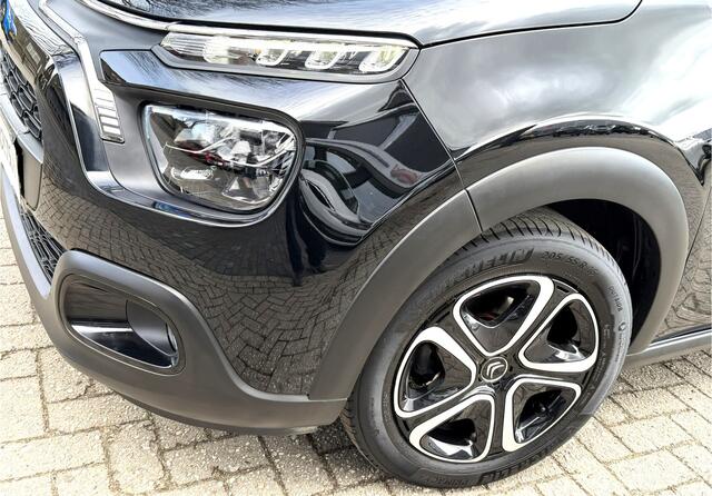 Citroen C3 Benzine 1.2 Special Edition * Navigatie * 2 Colour Edition * Climate & Cruise Control * Apple Caplay Android Auto * DAB Radio * Parkeersensoren * Vingerhoets; Vierde Generatie Eersteklas Service. Al meer dan 100 jaar een begrip in de Brabantse Kempen.