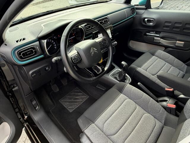 Citroen C3 Benzine 1.2 Special Edition * Navigatie * 2 Colour Edition * Climate & Cruise Control * Apple Caplay Android Auto * DAB Radio * Parkeersensoren * Vingerhoets; Vierde Generatie Eersteklas Service. Al meer dan 100 jaar een begrip in de Brabantse Kempen.