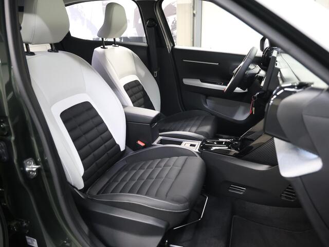 Citroen C3 Ë-C3 Aircross Max 113PK 44 kWh | 1ste eigenaar | AppleCarPlay/AndroidAuto | Navigatie | Cruise Control | Climate Control | Armsteun | Parkeersensoren | DAB Radio | LED | Two-tone | Isofix | Privacy Glass |