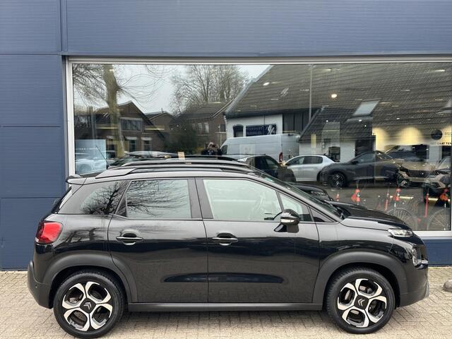 Citroen C3 Aircross 1.2 Turbo 110 PK Shine Automaat | Compacte auto met Hoge Zit | Trekhaak | Navigatie | Cruise Control | Climate Control | Parkeersensoren | Camera | Keyless Entry | Draadloze Telefoonlader | Hi-Fi Systeem | Dode Hoek Signalering | Lichtmetalen Vel