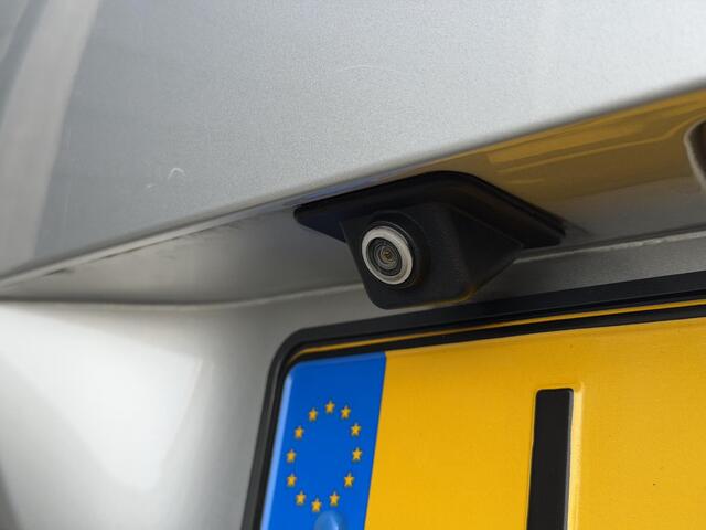 Citroen C3 Aircross Shine 1.2 PureTech 110PK EAT6 Automaat Achteruitrijcamera, Trekhaak, Stoelverwarming, Apple CarPlay, Android Auto