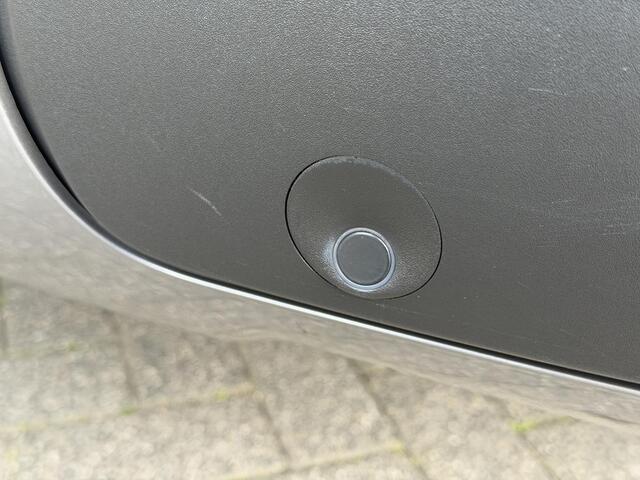 Citroen C3 Aircross Shine 1.2 PureTech 110PK EAT6 Automaat Achteruitrijcamera, Trekhaak, Stoelverwarming, Apple CarPlay, Android Auto