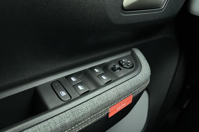 Citroen C3 Aircross 1.2 Hybrid 145pk Plus 7p. | NIEUW OP VOORRAAD | Camera | Climate control | Carplay | DAB Radio | Dakrails | Extra getint glas | 7 Zitplaatsen