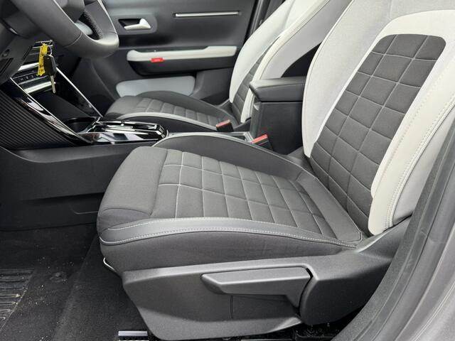 Citroen C3 Ë-C3 Max 113pk 44 kWh 100% Elektrisch * Navigatie * Climate & Cruise Control * Supermooi * L.M. Velgen * Achteruitrij Camera * Vingerhoets; Vierde Generatie Eersteklas Service. Al meer dan 100 jaar een begrip in de Brabantse Kempen.