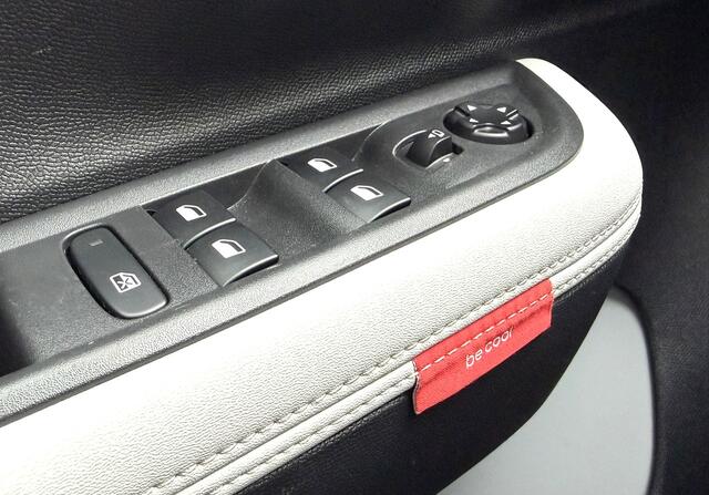 Citroen C3 Ë-C3 Max 113pk 44 kWh 100% Elektrisch * Navigatie * Climate & Cruise Control * Supermooi * L.M. Velgen * Achteruitrij Camera * Vingerhoets; Vierde Generatie Eersteklas Service. Al meer dan 100 jaar een begrip in de Brabantse Kempen.