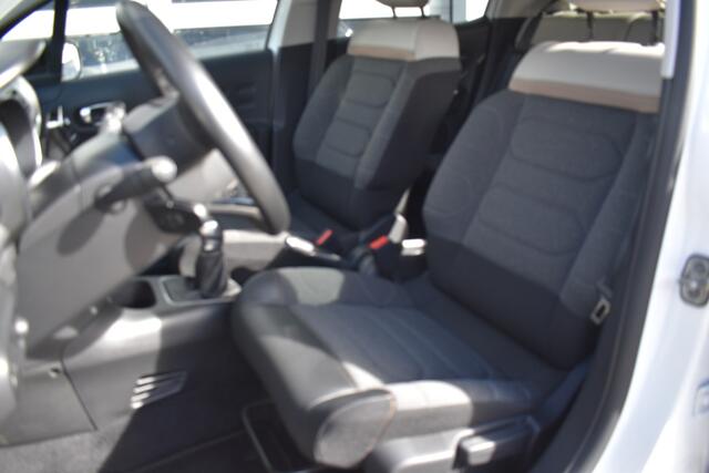 Citroen C3 PureTech 82 Shine | Navigatie | Achteruitrijcamera | Airconditioning ECC | Carplay & Android auto | Lichtmetalen velgen | Advanced Comfortstoelen | Isofix Bevestigingspunten | Zeer Compleet!!