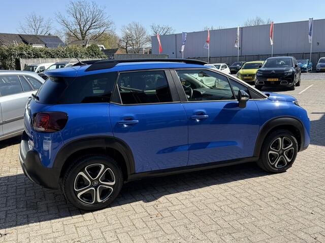Citroen C3 Aircross 130 Pk Benzine * AUTOMAAT * * Navigatie * Airco * Cruise Control * Achteruitrij Camera * DAB Radio * Hoge Zitpositie * Vingerhoets; Vierde Generatie Eersteklas Service. Al meer dan 100 jaar een begrip in de Brabantse Kempen.