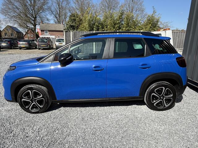 Citroen C3 Aircross 130 Pk Benzine * AUTOMAAT * * Navigatie * Airco * Cruise Control * Achteruitrij Camera * DAB Radio * Hoge Zitpositie * Vingerhoets; Vierde Generatie Eersteklas Service. Al meer dan 100 jaar een begrip in de Brabantse Kempen.