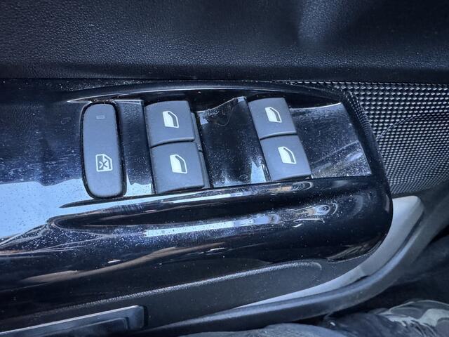 Citroen C3 1.2 PureTech Shine Navi.ClimaC.CruiseC.Camara.LMV!!!