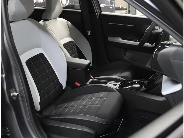 Citroen C3 Ë-C3 Max 113pk Comfort Range 44 kWh | Camera | Comfort Stoelen | Navigatie | ClimateControl | CruiseControl | AppleCarPlay/AndroidAuto | Armsteun |