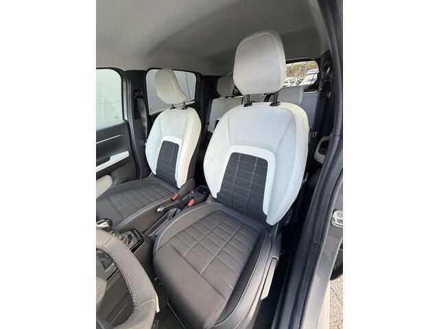 Citroen C3 Ë-C3 Max 113pk Comfort Range 44 kWh (Camera - Navigatie - Automatische Airco - Apple Carplay - LED - 17")