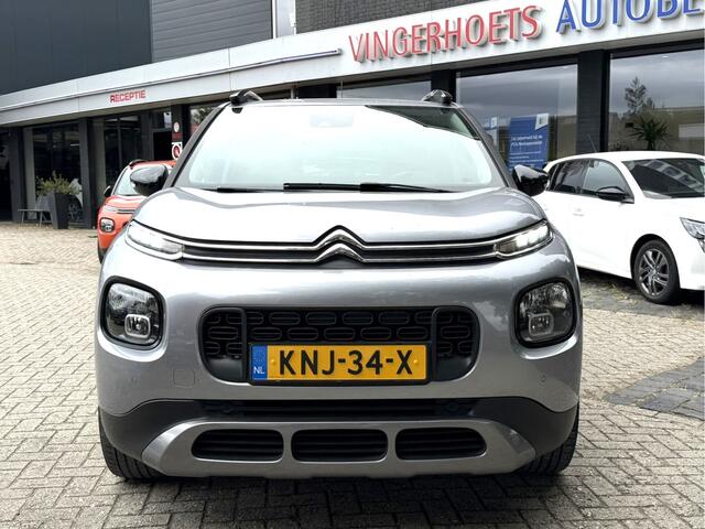 Citroen C3 Aircross 110 Pk Benzine * Zeer luxe * Hoge Zit * * Open Schuifdak * Navigatie * Start Button * Climate & Cruise Control * L.M. Velgen * DAB Radio * Vingerhoets; Vierde Generatie Eersteklas Service. Al meer dan 100 jaar een begrip in de Brabantse Kempen