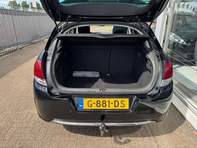 Citroen C4 1.2 PureTech Feel Edition | 3e eigenaar | Distributie reeds vervangen | Panoramadak | Navigatie | Trekhaak | Airco | Elektrische ramen | APK tot 03-03-2026 |