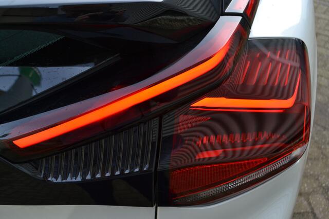 Citroen C4 1.2 PT 130 Plus EAT8 Automaat Navigatie/ LM Velgen 18 Inch I bel a.u.b vooraf voor beschikbaarheid en km.stand i.v.m. inzet auto