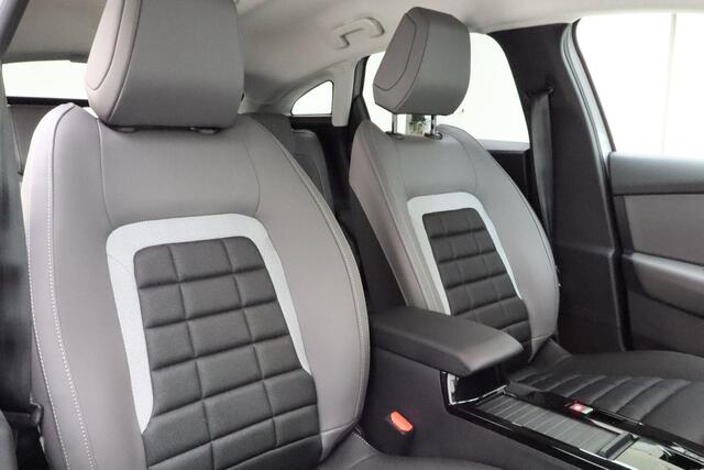 Citroen C4 1.2 Hybrid 145pk Collection Automaat | Navigatie | Stoel & Voorruitverwarming | Extra getint glas | Zwart dak | Lichtmetalen velgen Black | Climate control