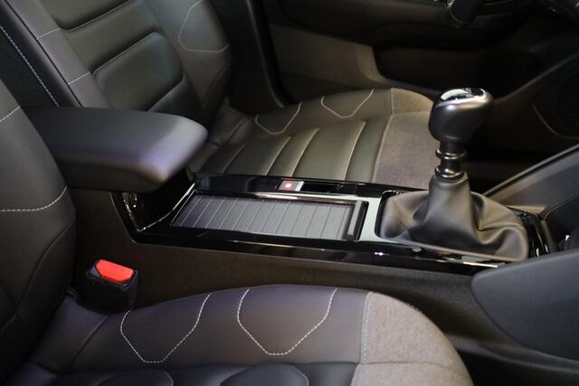 Citroen C4 PT 130 Shine Camera | Navi | Sensoren |Stoel en voorruitverwarming Apple Carplay/