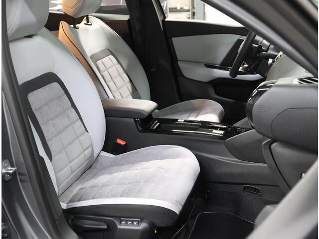 Citroen C4 1.2 Hybrid 145PK Max | 1ste eigenaar | AppleCarPlay/AndroidAuto | Schuifkanteldak | Head-Up Display | Navigatie | Adaptive Cruise Control | Keyless | AGR Stoelen | Stoel/Stuur/Voorruitverwarming | FULL LED | 360'Camera | Isofix | Privacy Glass |