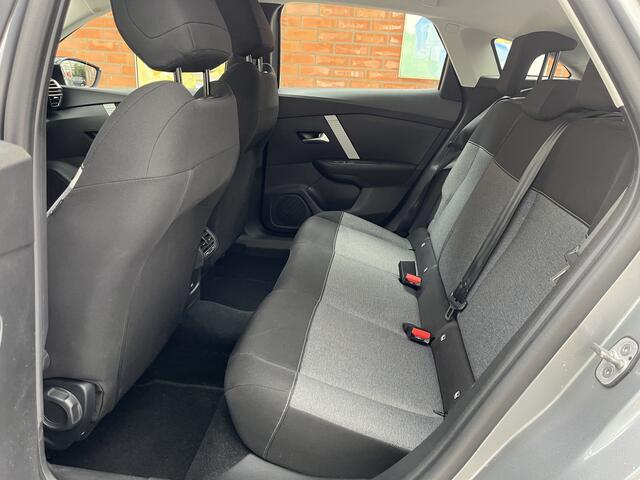 Citroen C4 Puretech 100 Feel | Camera achter | Navigatie | Climate Control | Cruise Control | Carplay/Android Auto |