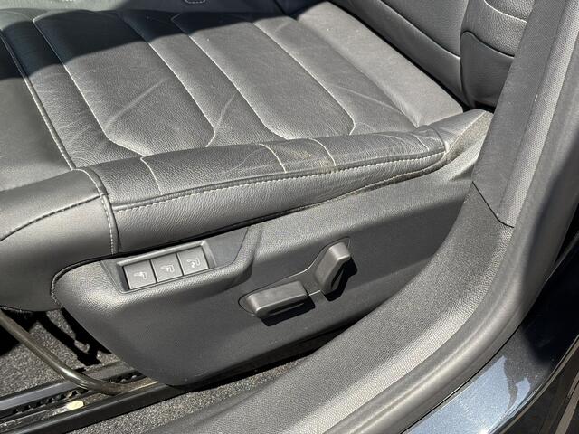 Citroen C4 1.2 Puretech Shine / AndroidAuto/AndroidAuto / Trekhaak Afneembaar / Elektrische Verstelbare Stoelen /