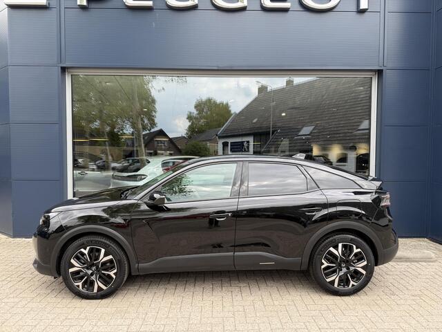 Citroen C4 1.2 Hybrid 145pk Max | Automaat Hybride | Meest complete uitvoering | Slechts 4400 KM | 360 Graden Camera | Navigatie | LED Verlichting | Camera | Adaptieve Cruise Control | Climate Control | Comfortstoelen | Digitaal Dashboard | Apple Carplay & Android A
