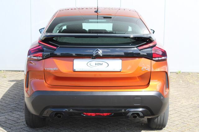 Citroen C4 1.2-130pk 'Iconic' AUTOMAAT ! Gun u het comfort en gemak van een automaat ! Autm. airco, Navigatie, Cruise Control, Climate Control dual, Lane assist, Stoelverwarming, Camera, Apple CarPlay/Android auto etc.