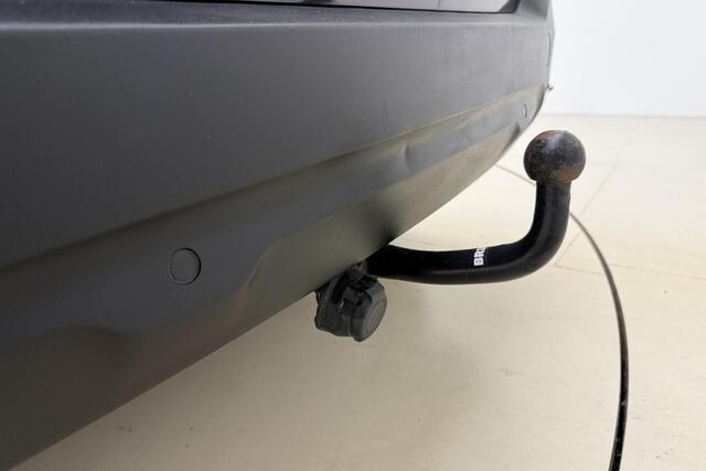 Citroen C4 CACTUS 1.2 PureTech Feel 110 PK | Handgeschakeld | Trekhaak | Camera | Parkeersensor | Cruise Control | Navigatie | Licht Metalen Velgen | 1e eigenaar