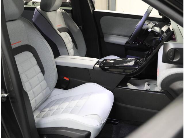 Citroen C5 Aircross 1.6 Plug-In Hybrid 195PK Max | 1ste eigenaar | AppleCarPlay/AndroidAuto | Schuifkanteldak | Navigatie | Adaptief Cruise Control | Keyless | StoelVerwarming | FULL LED | 360'Camera | Isofix | Privacy Glass | Parkeersensoren | Two-Tone |