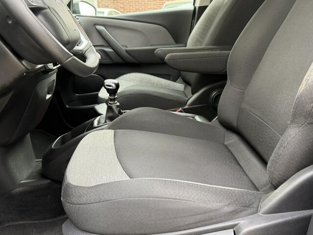 Citroen GRAND C4 PICASSO SpaceTourer 7-Persoons 130 Pk Benzine KGJ-74-X * Navigatie * Keyless Start * DAB Radio * Climate & Cruise Control * L.M. Velgen & Michelin * Achteruitrij Parkeer Camera * Vingerhoets; Vierde Generatie Eersteklas Service. Al meer dan 100 jaar een begrip in