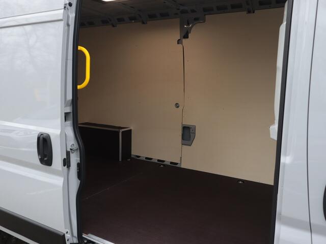 Citroen JUMPER 2.2 BlueHDi 140pk L3H2 3.5t Zwaar | Rijklaar | Operational Lease 48 mnd 20.000km per jaar voor ¤. 765,- ex. BTW per maand | BPM Vrij | Trekhaak | 2.9% Financial Lease |