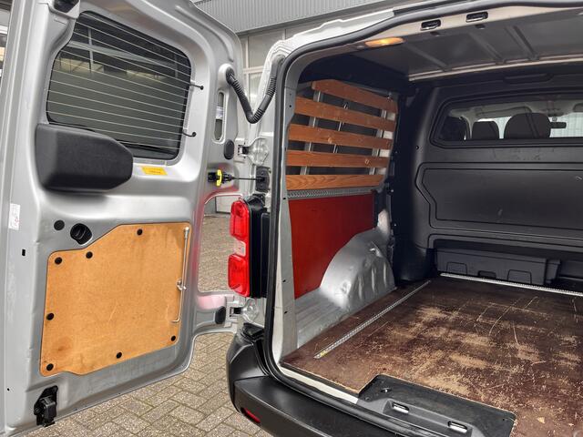 Citroen JUMPY 2.0 HDI 120 DC XL BTW en BPM vrij!! Airco Cruise controle Trekhaak 2500kg Navigatiesysteem 5-Persoons Parkeerhulp achter Apple carplay 1e eigenaar Euro 6 Bpm en Btw vrij voor particulier gebruik !!
