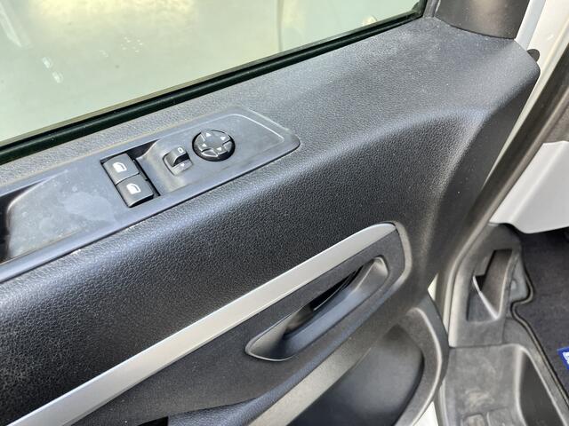 Citroen JUMPY 2.0 HDI 120 DC XL Marge BTW en BPM vrij!! Airco Cruise controle Trekhaak 2500kg Navigatiesysteem 5-Persoons Parkeerhulp achter Apple carplay 1e eigenaar Euro 6 Bpm en Btw vrij voor particulier gebruik !!