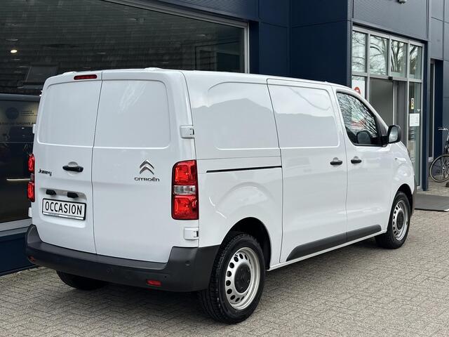 Citroen JUMPY 2.0 BlueHDI 145 PK L2 Club | Automaat | Zakelijk BPM Vrij | 3-Zits | Slechts 14.670 KM | Navigatie | Airco | Volledige Betimmering Laadruimte | Adaptieve Cruise Control | Dode Hoek Detectie | Apple Carplay & Android Auto | DAB+ Radio | Mistlampen | Parkee