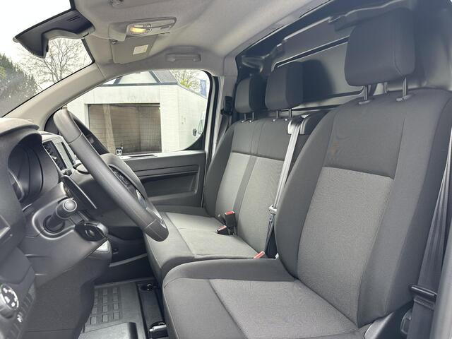 Citroen JUMPY 2.0 BlueHDI 145 PK L2 Club | Automaat | Zakelijk BPM Vrij | 3-Zits | Slechts 10.370 KM | Navigatie | Airco | Volledige Betimmering Laadruimte | Adaptieve Cruise Control | Dode Hoek Detectie | Apple Carplay & Android Auto | DAB+ Radio | Mistlampen | Parkee