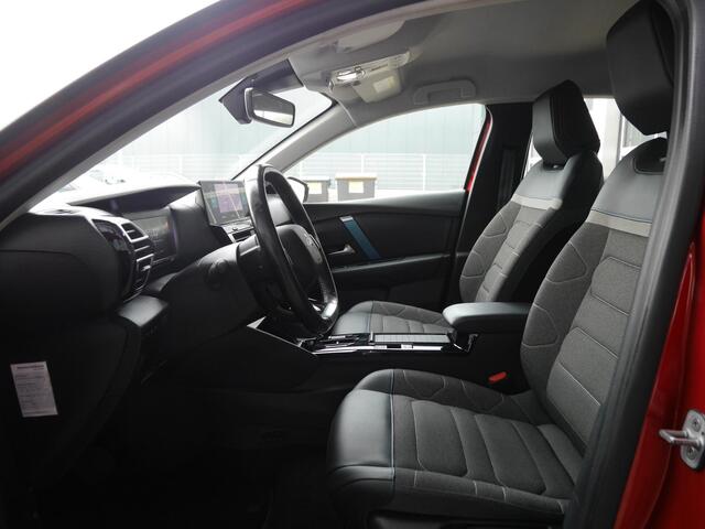 Citroen ë-C4 Feel Edition 50 kWh | Stoel en stuurverwarming | Head up display | Navigatie | Climate control | 18 inch lichtmetalen velgen | Achteruitrijcamera | Verwarmde voorruit