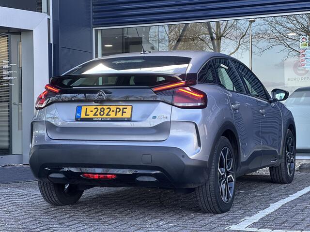 Citroen ë-C4 Feel Edition 50 kWh | Stoelverwarming | Navigatie | Climate Control | Head-Up Display | Full LED | Comfort Stoelen | Parkeercamera/-sensoren | Apple Carplay/Android Auto | DAB | Lichtmetalen velgen |