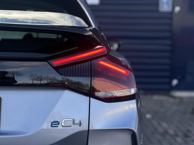 Citroen ë-C4 Feel Edition 50 kWh | Stoelverwarming | Navigatie | Climate Control | Head-Up Display | Full LED | Comfort Stoelen | Parkeercamera/-sensoren | Apple Carplay/Android Auto | DAB | Lichtmetalen velgen |