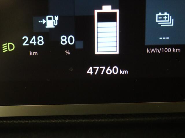 Citroen ë-C4 Feel Pack 50 kWh I AUTOMAAT I NAVIGATIE I ACHTERUITRIJCAMERA I PARKEERSENSOREN I L.M. VELGEN I METALLIC KLEUR I