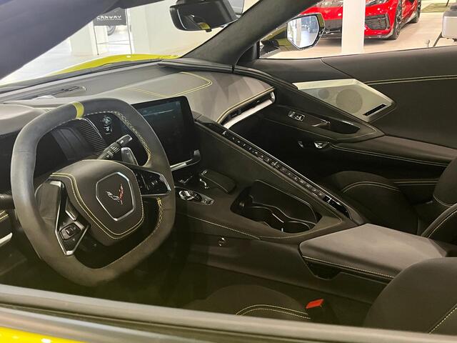 Corvette C8 C8 3LT Stingray Convertible R-Pack