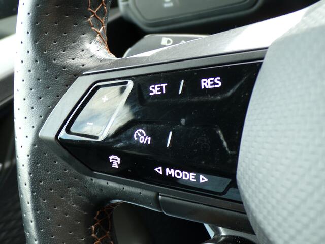 Cupra Born Adrenaline 62 kWh, LED / Camera + Sensoren / Carplay + Android Auto / Stoelverwarming / 19' LMV