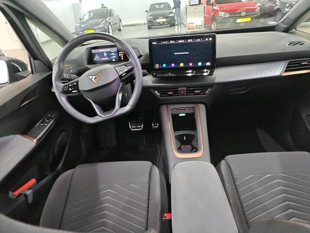 Cupra Born Essential 62 kWh / PARK. SENSOREN/ GETINT GLAS/ NAVI/ CLIMA/ 19" LMV