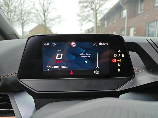 Cupra Born Adrenaline One 62 kWh | Stuurverwarming | Stoelverwarming | Camera | Adaptive Cruise Control | Navigatie | Keyless | Parkeersensoren | LED | Apple Carplay | NAP |