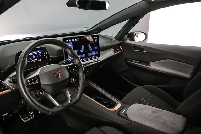 Cupra Born Essential 230pk Automaat Parkeersensoren, LED koplampen, Stoelverwarming, App connect, Airco, Stuurwiel verwarmd, DAB, Radio